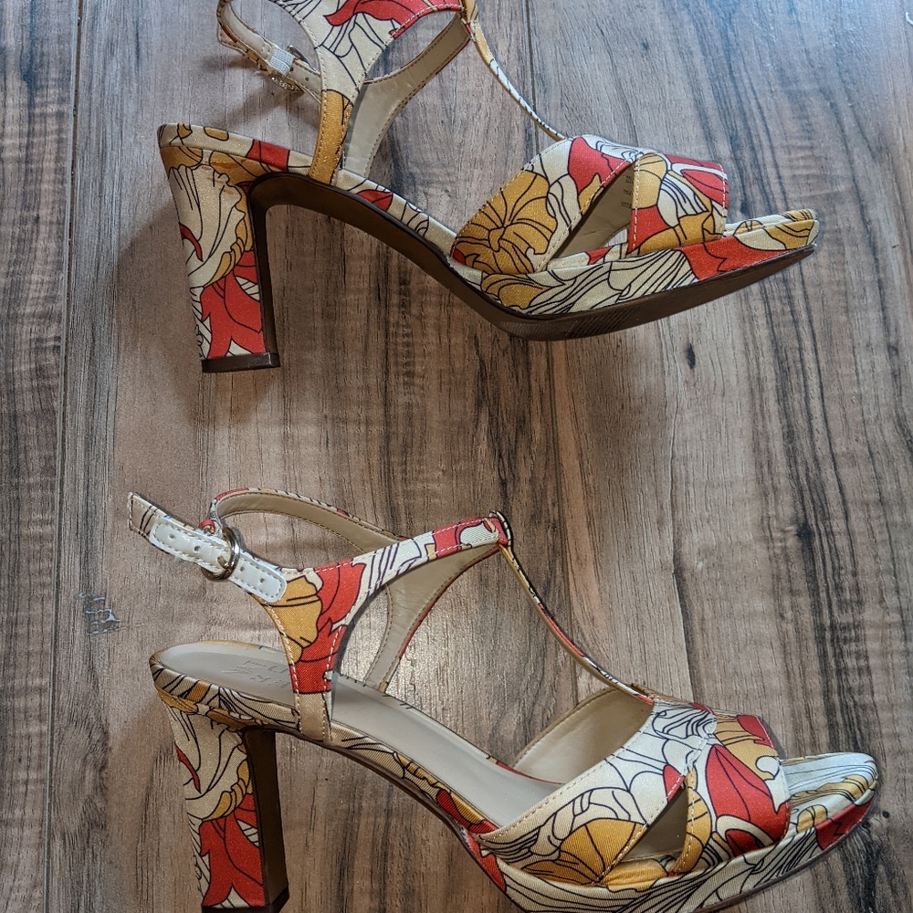 Naturalizer Finn Papaya Satin Sandals 8W - Picture 3 of 10
